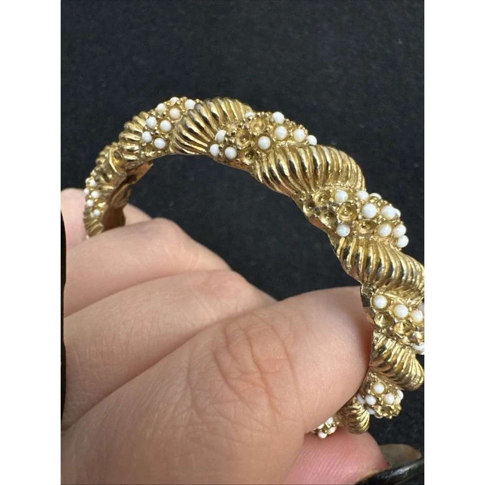 Vintage Signed Hattie Carnegie Vintage Gold Tone Bangle Bracelet Milk Glass ASIS